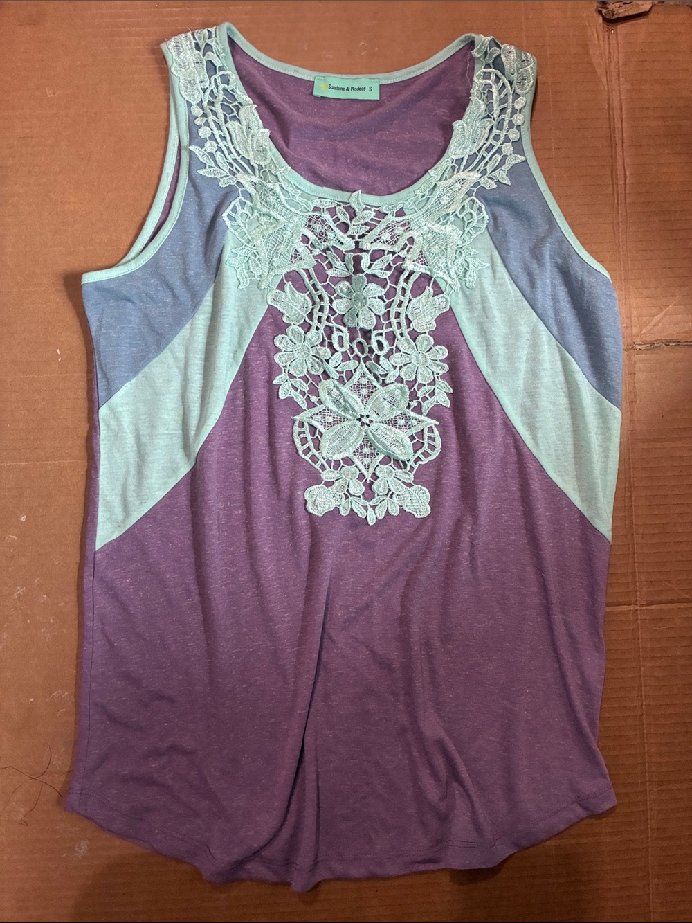 6️⃣ Lavender Lace Appliqué Sleeveless Tank Top S